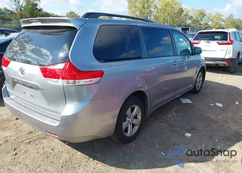 2012 Toyota Sienna Le V6 8 Passenger z USA, uszkodzony, nr VIN 5TDKK3DC2CS258692